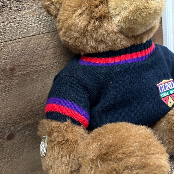 Gund 1988 Large 19 inch Collectors Classic Brown Furry Bear Sweater with Patch - Picture 3 of 9